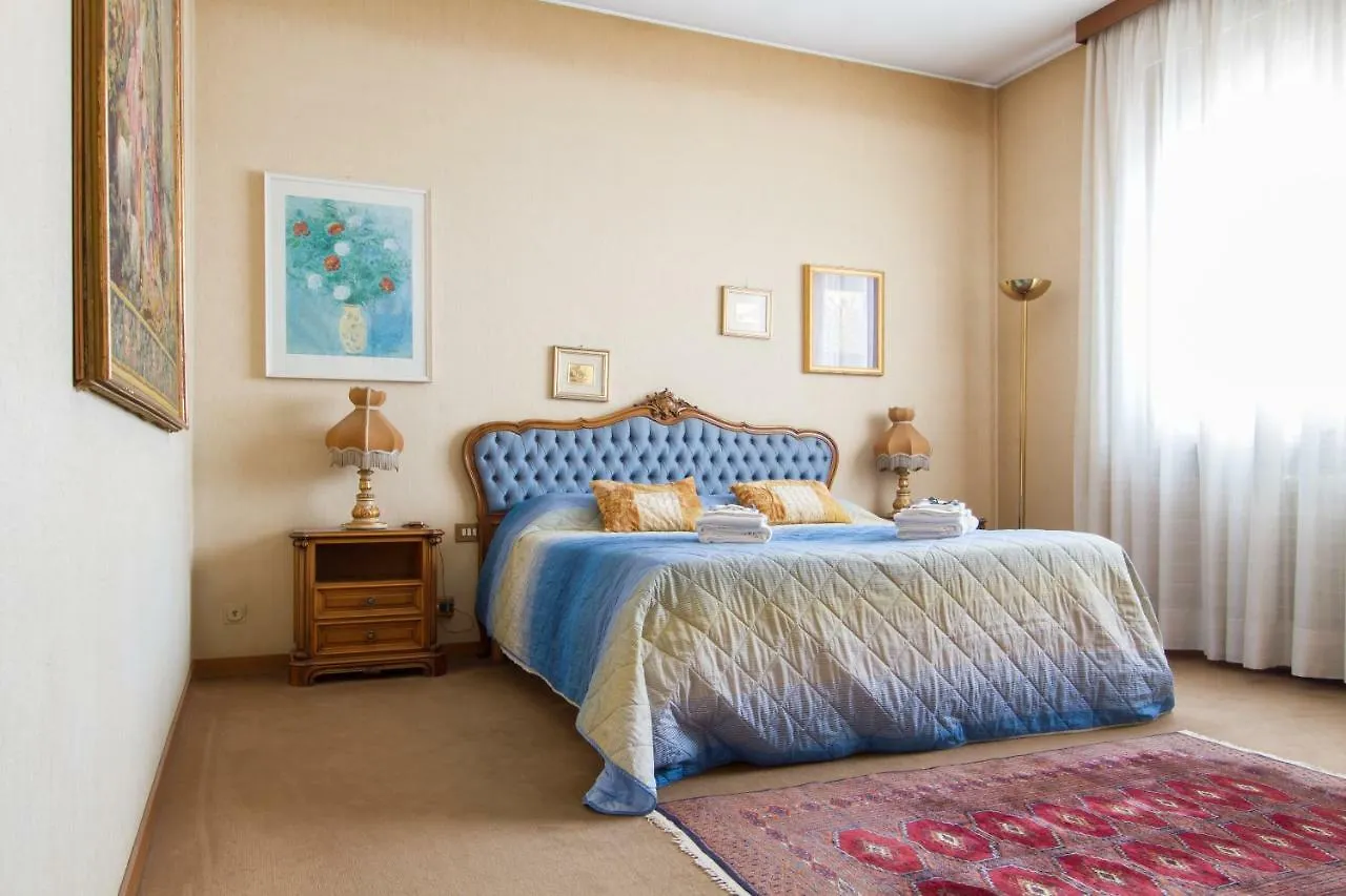 Apartment Appartamento Ampio E Indipendente Con Vista Giardino Paderno d'Adda Italy